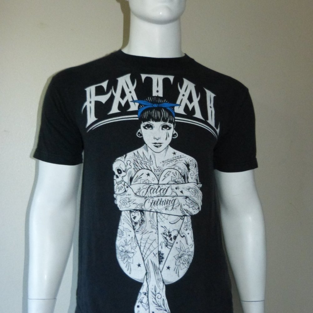 FATAL TATTOOED GIRL GRAPHIC T-SHIRT SZ M